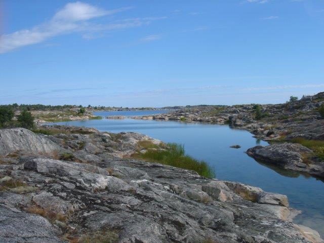 Kustlandskap med klippor och hav